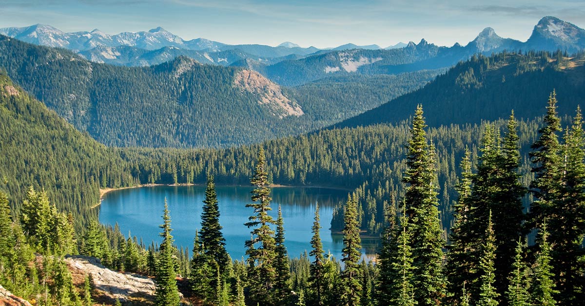 Beautiful mountains and lake in Washington
